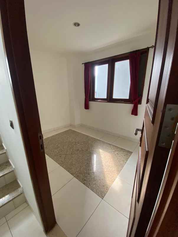 dijual rumah cilandak timur