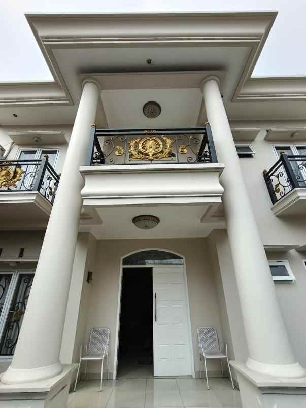 dijual rumah cipinang besar