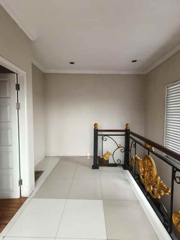 dijual rumah cipinang besar