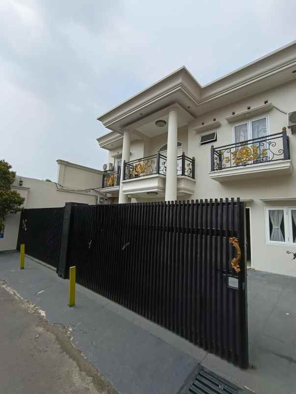 dijual rumah cipinang besar