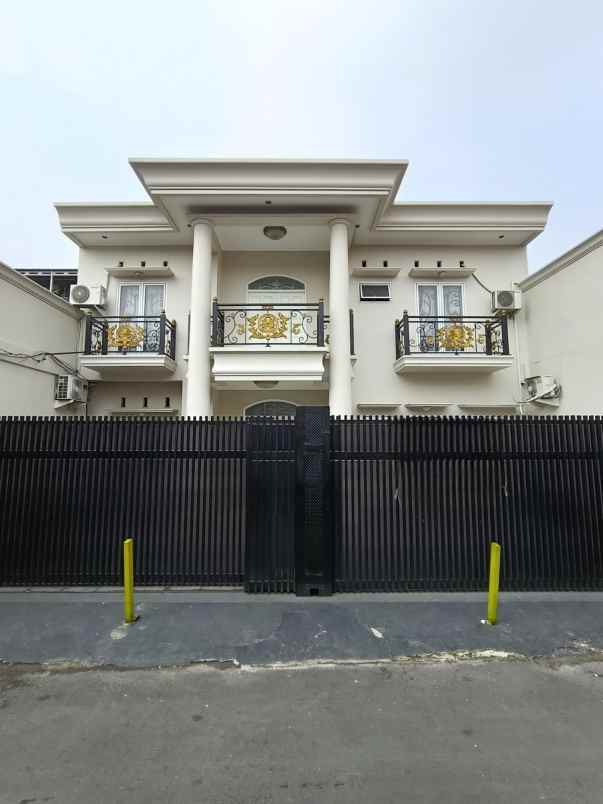 dijual rumah cipinang besar