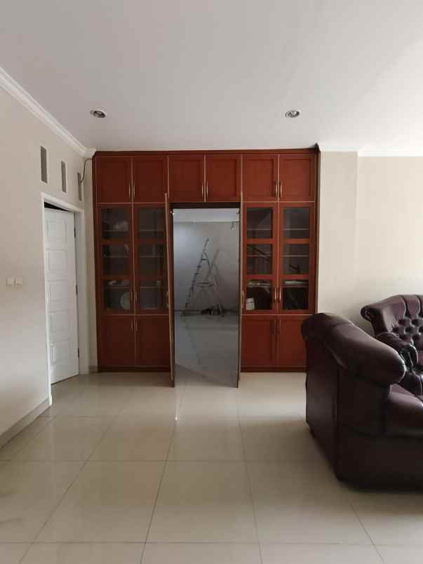 dijual rumah cipinang besar