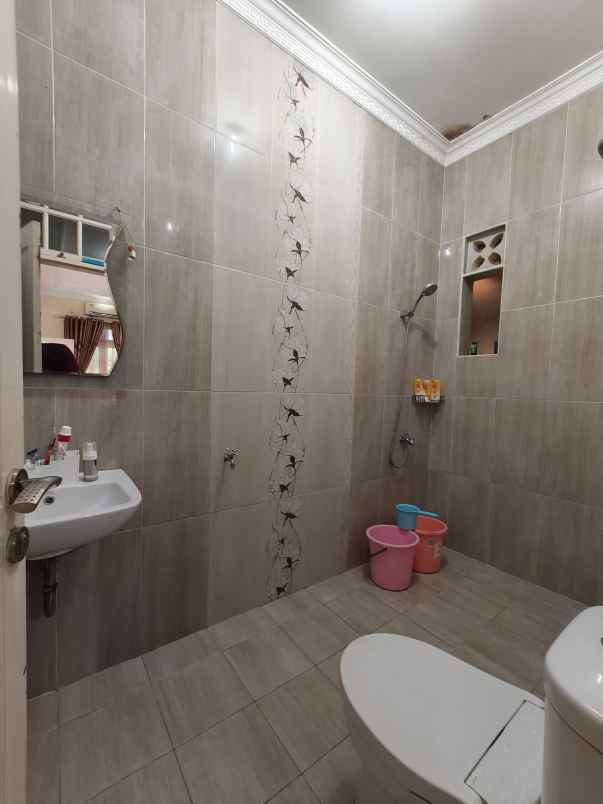 dijual rumah cipinang besar