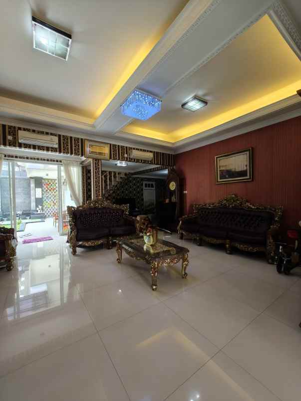 dijual rumah cipinang besar
