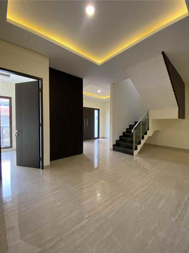 dijual rumah citraland international