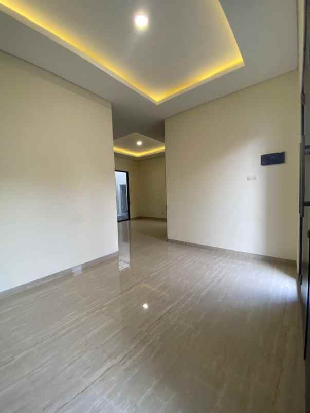 dijual rumah citraland international