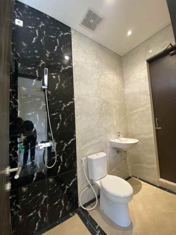 dijual rumah citraland utama cluster