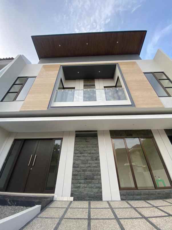 dijual rumah citraland utama cluster