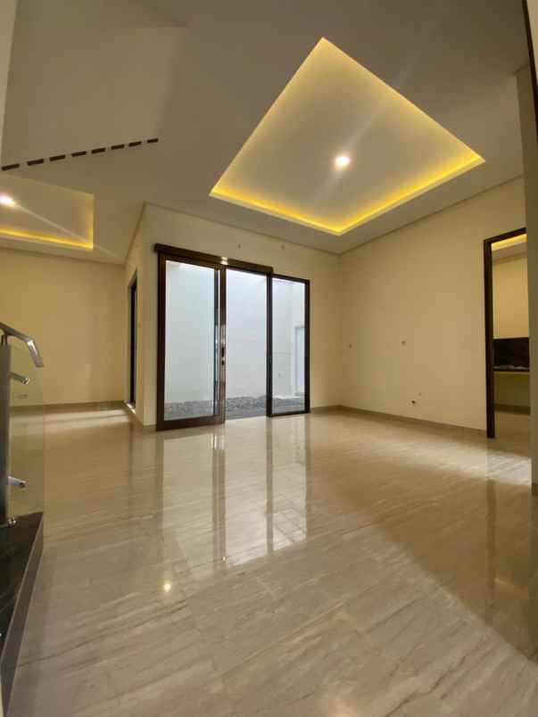 dijual rumah citraland utama cluster