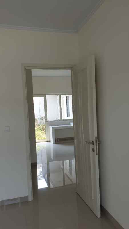 dijual rumah cluster abira suvarna sutera tangerang