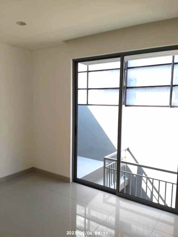 dijual rumah cluster asera nishi kota