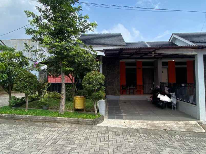 dijual rumah cluster bumi asri