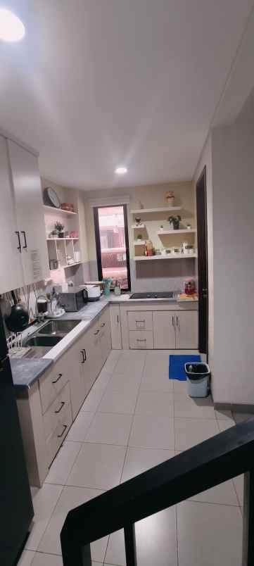 dijual rumah cluster eldora suvarna sutera