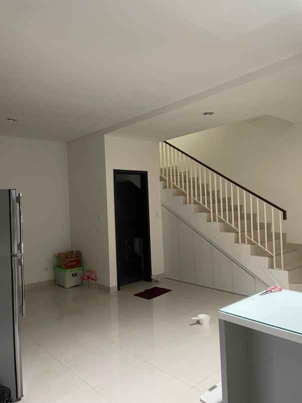 dijual rumah cluster maison de wisteria