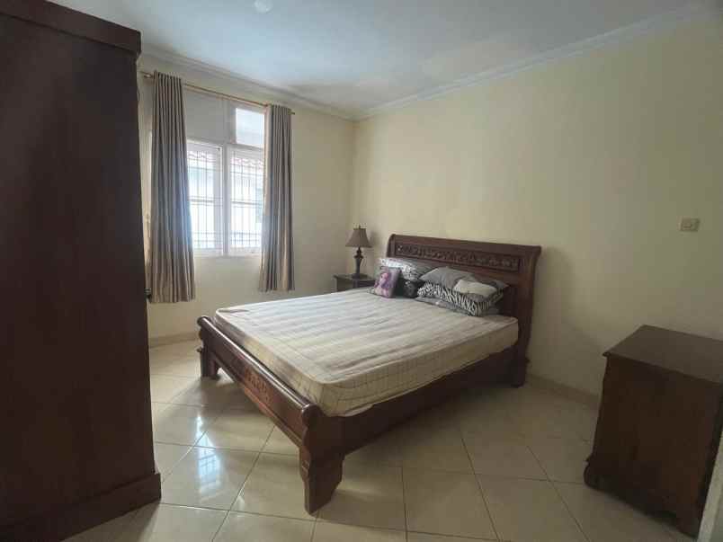 dijual rumah cluster meadow green lippo