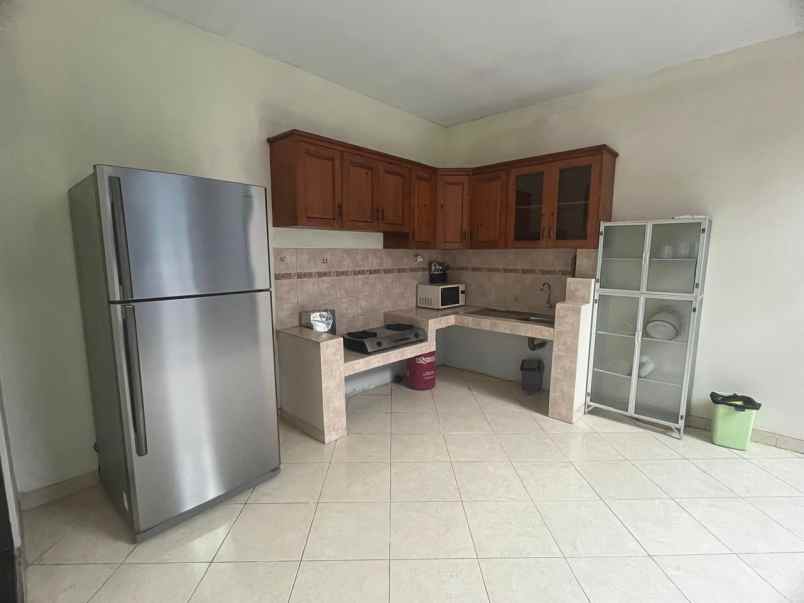dijual rumah cluster meadow green lippo