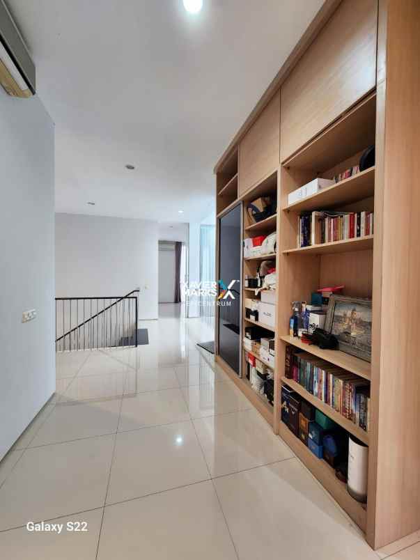 dijual rumah crystal golf