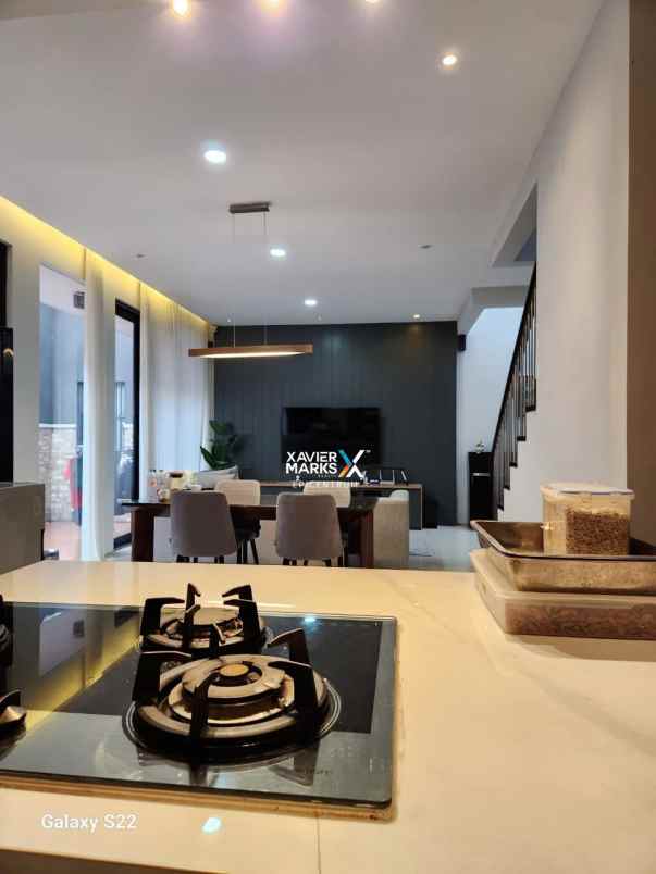 dijual rumah crystal golf