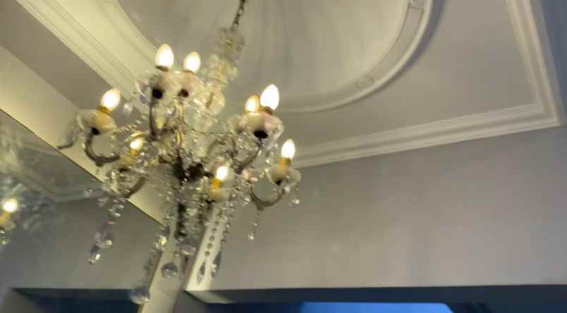 dijual rumah dekat ke living plaza