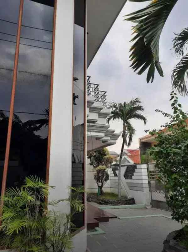 dijual rumah dharmahusada indah