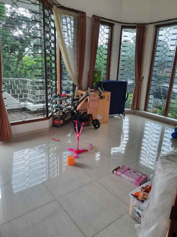 dijual rumah dharmahusada indah