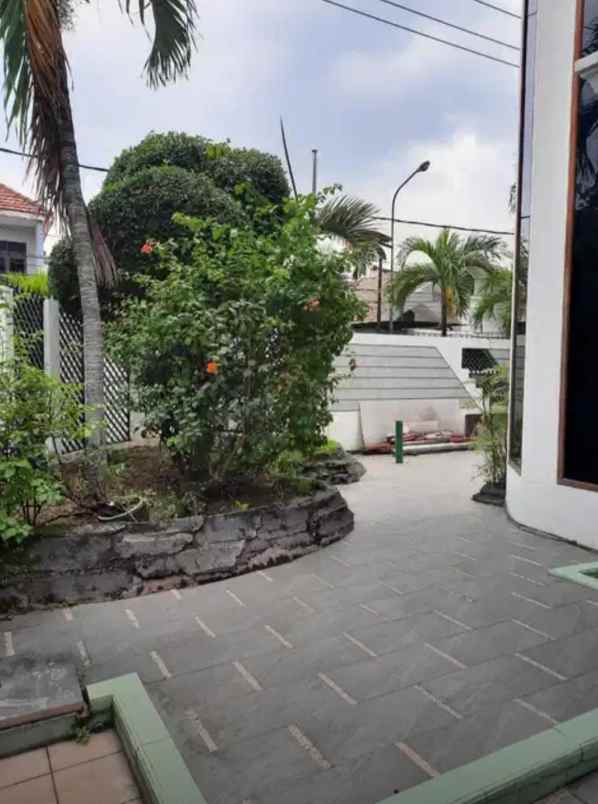 dijual rumah dharmahusada indah