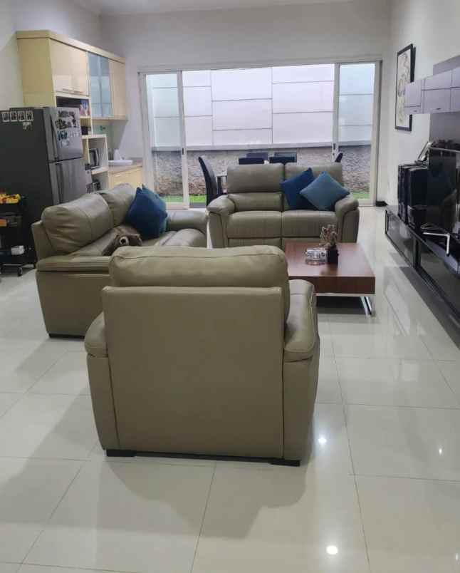 dijual rumah dharmahusada indah utara