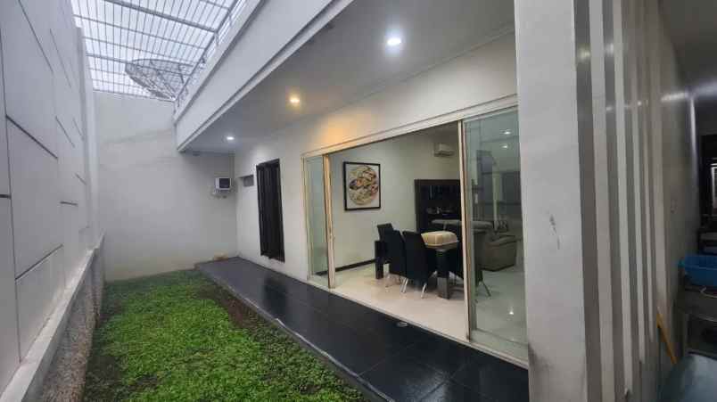dijual rumah dharmahusada indah utara