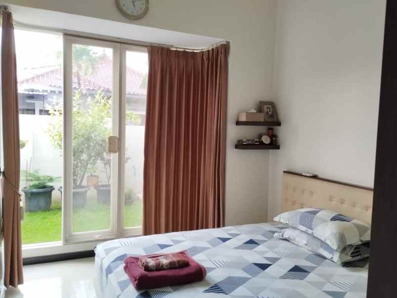 dijual rumah dharmahusada indah utara