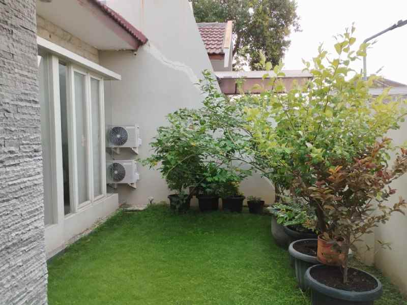 dijual rumah dharmahusada indah utara