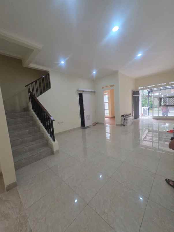 dijual rumah di cluster darwin gading serpong