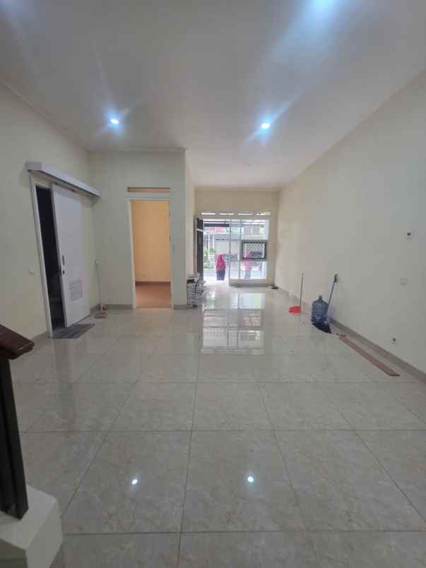 dijual rumah di cluster darwin gading serpong