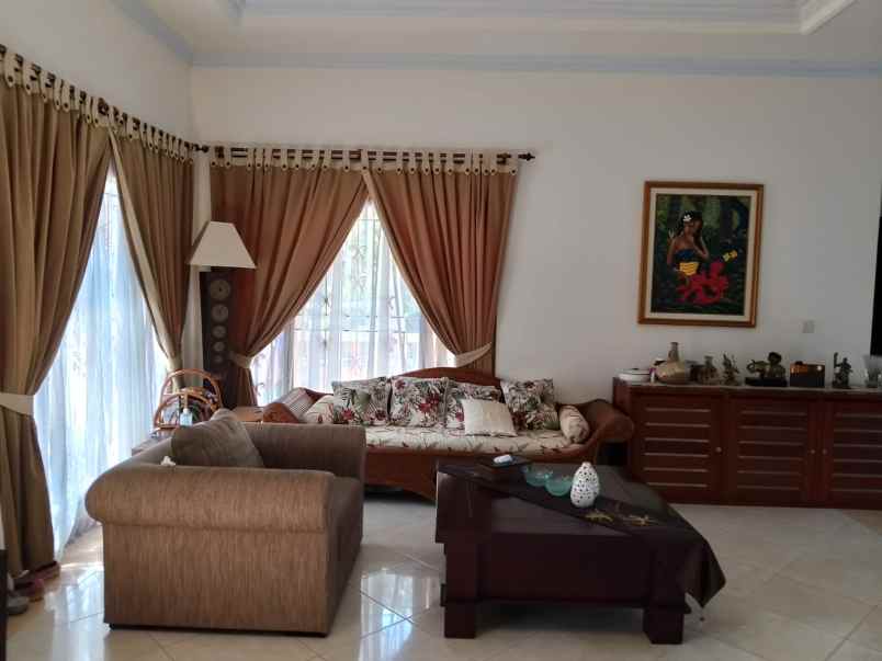 dijual rumah di lingk perumahan elite sanur