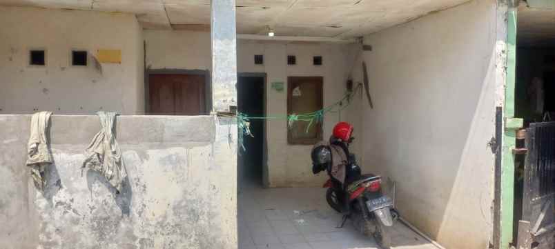 dijual rumah di lingkungan perumahan