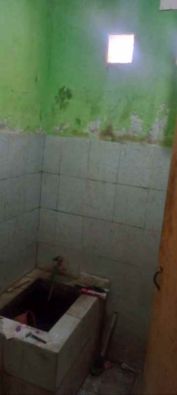 dijual rumah di lingkungan perumahan