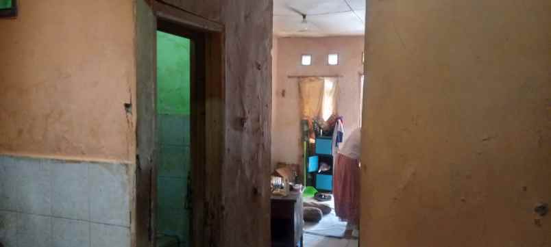 dijual rumah di lingkungan perumahan