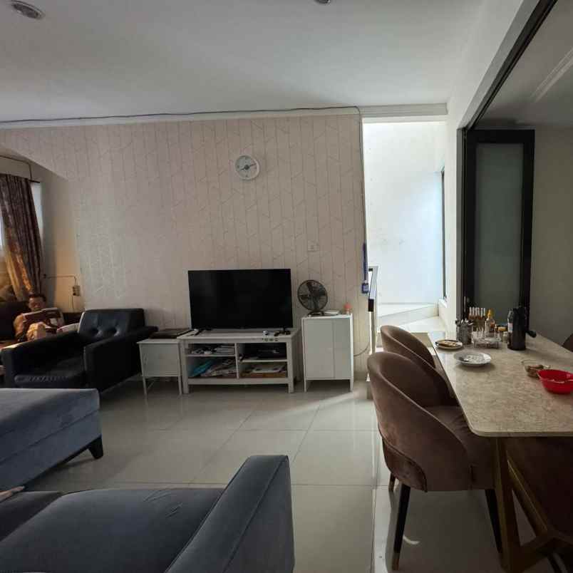 dijual rumah disovery bintaro