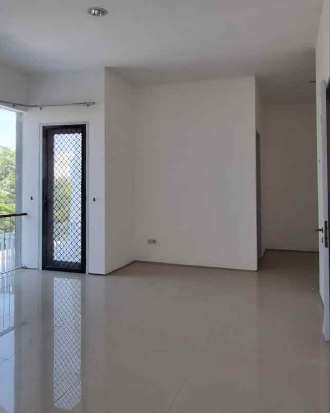 dijual rumah florence pakuwon city
