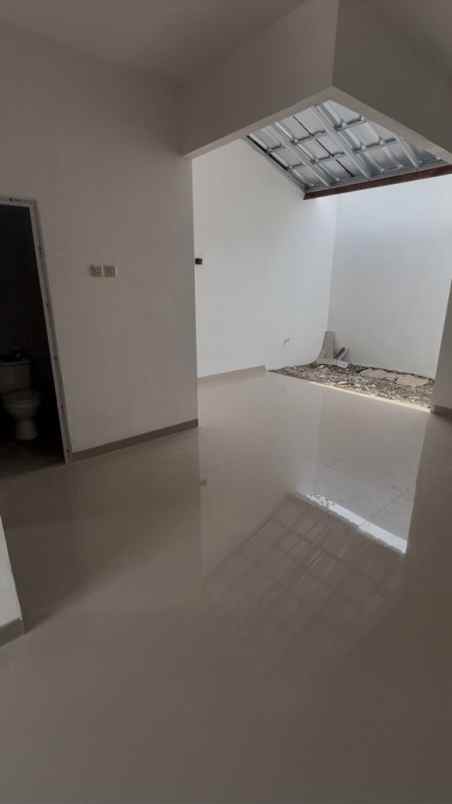 dijual rumah fortuna mahkota belakang