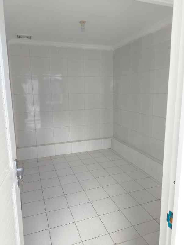 dijual rumah gombel permai