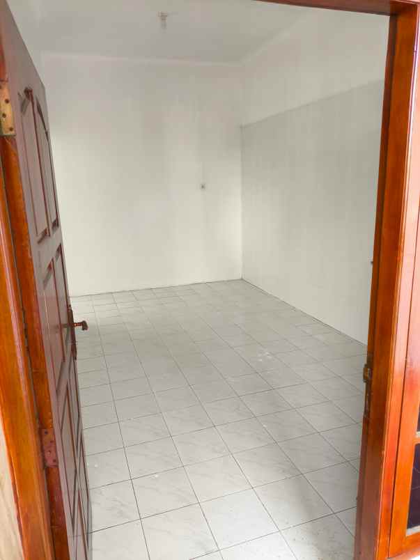 dijual rumah gombel permai