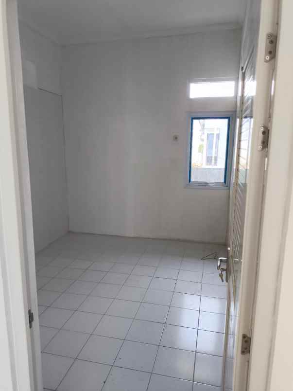 dijual rumah gombel permai