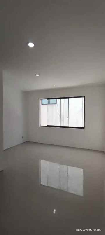 dijual rumah graha natura