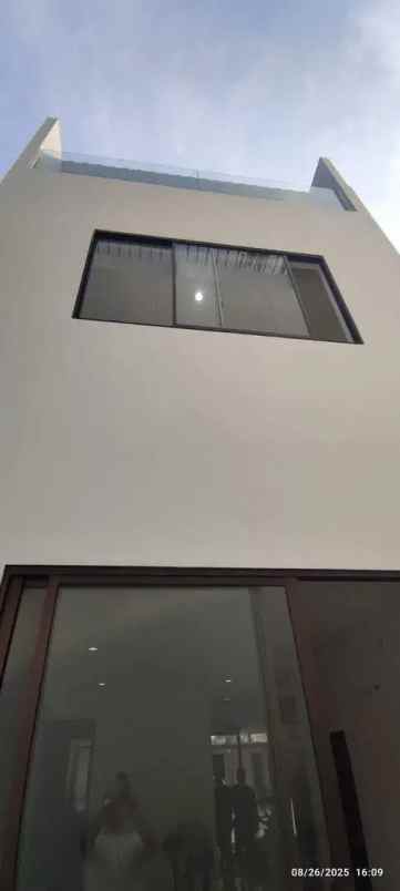 dijual rumah graha natura