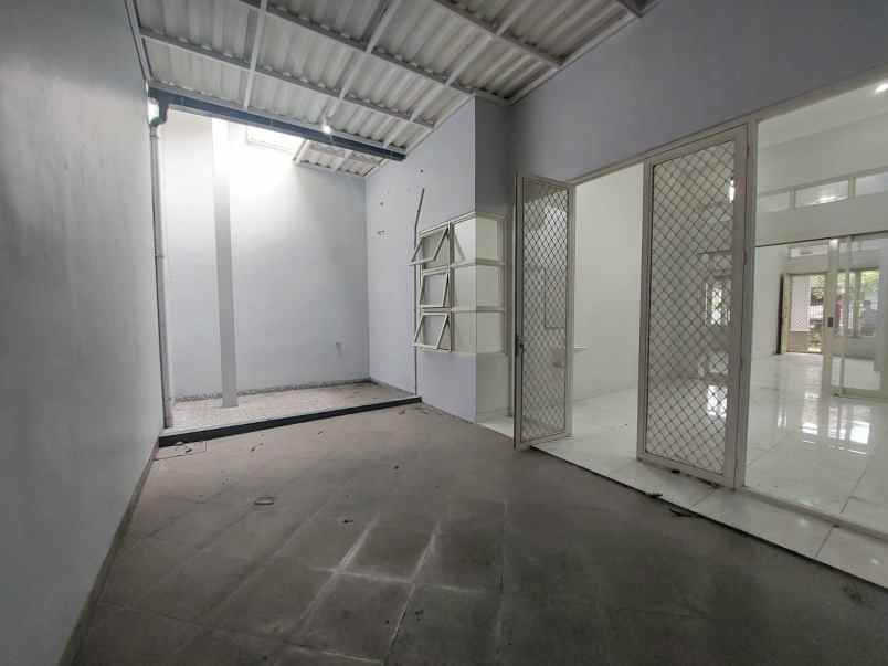 dijual rumah graha santoso