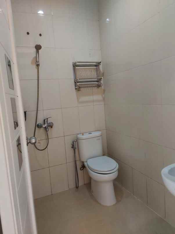 dijual rumah grand wisata cibubur