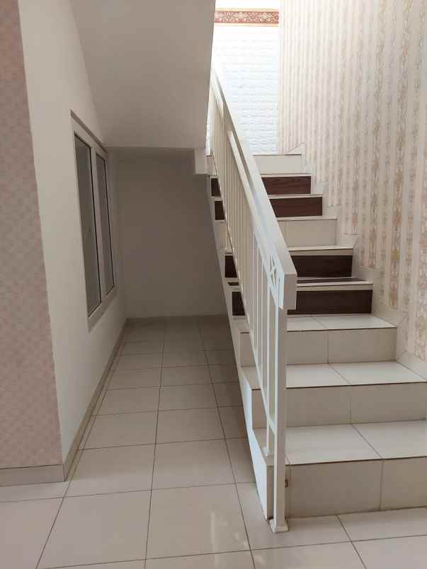 dijual rumah grand wisata cibubur