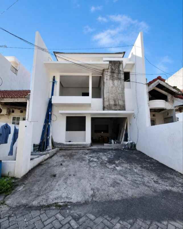 dijual rumah griya asri pakuwon city