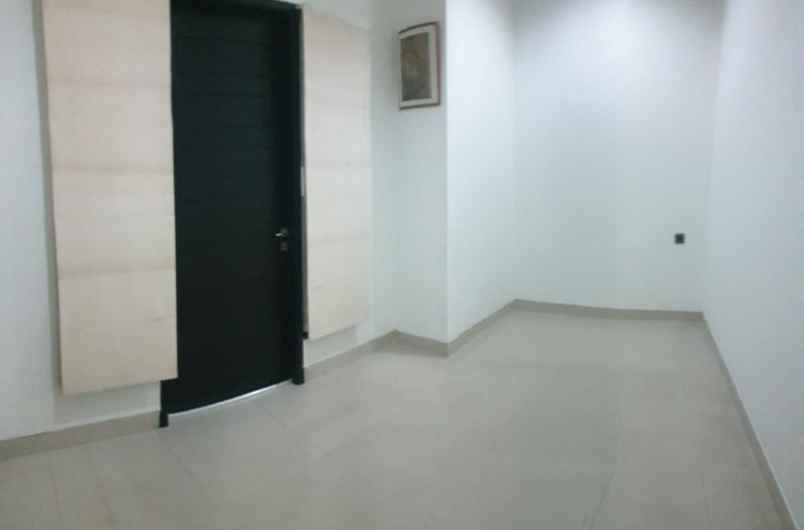 dijual rumah hans regency manyar