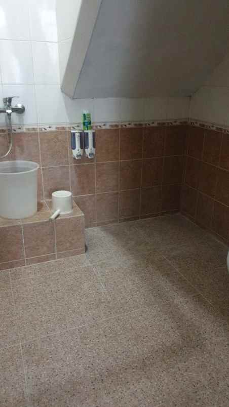 dijual rumah hans regency manyar